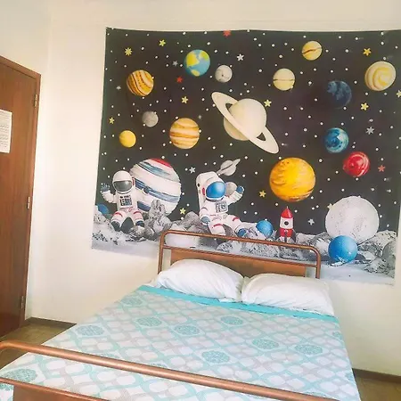 Private Near Airport Homestay Lisbon
