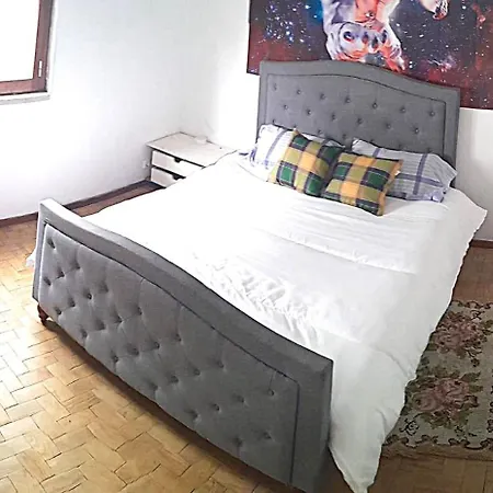 Alloggio in famiglia Lisbon Room With Balcony Tourist Near Airport